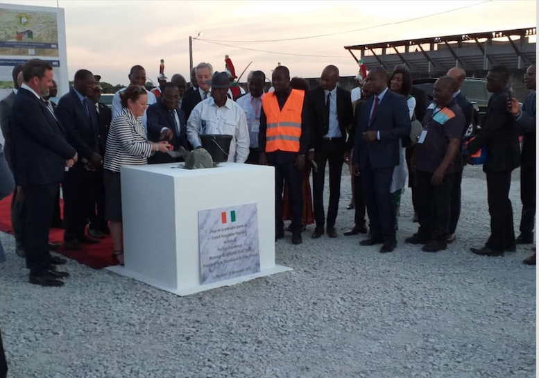 Pose de la première pierre du CHR de Katiola, 24 mois pour sortir cet établissement sanitaire de terre. Coût : 34,9 milliards Fcfa. Pose de la première pierre du CHR de Katiola, 24 mois pour sortir cet établissement sanitaire de terre. Coût : 34,9 milliards Fcfa.