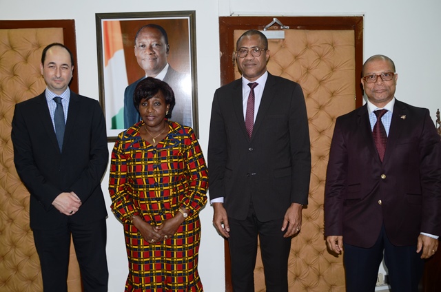 SANTE/LUTTE CONTRE LA POLIO:

SANOFI PASTEUR CHEZ LA MINISTRE RAYMONDE GOUDOU COFFIE