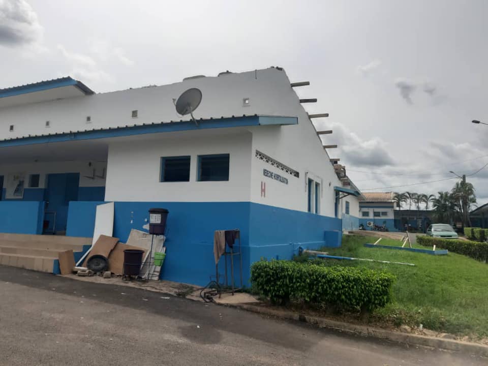 VISITE DU MINISTRE PIERRE N'GOU DIMBA AU CHR D'AGBOVILLE APRÈS LA GRANDE TORNADE DU VENDREDI 07 MAI 2021