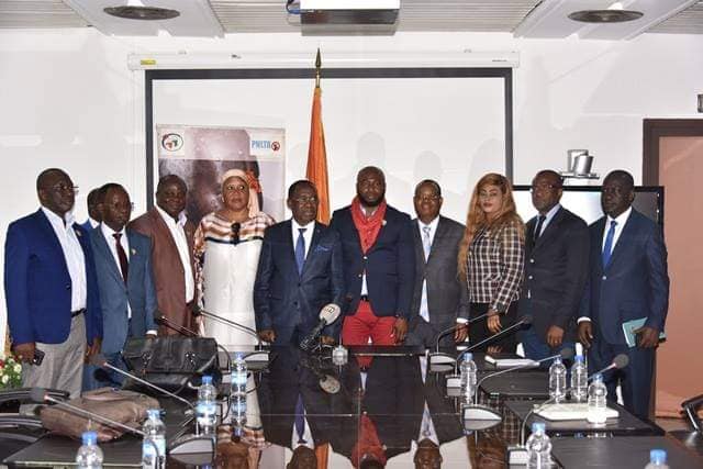 Lutte contre le tabagisme, l'alcool et les autres addictions. Le Ministre de la Santé et de l'Hygiène Publique, Dr AKA AOUELE a rencontré le réseau des parlementaires pour la lutte contre le tabac.