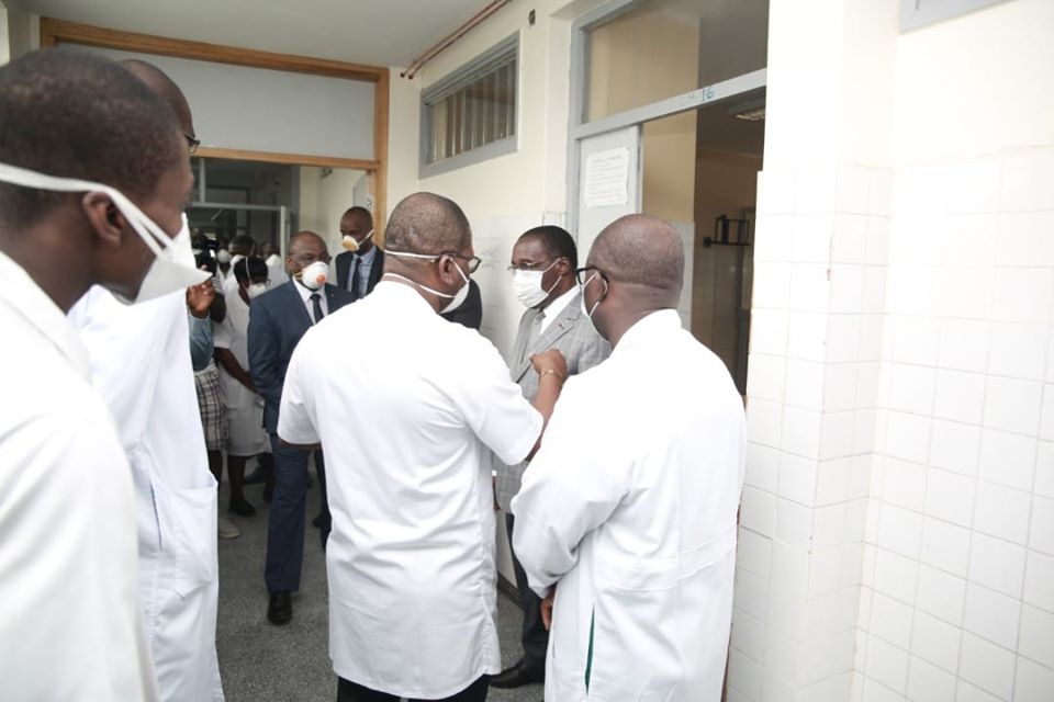 Ce samedi 4 Avril 2020, vingt-sept (27) nouveaux cas d'infection à COVID-19 ont été enregistrés, portant à deux cent quarante-cinq (245), le nombre total de cas confirmés.  Nous notons à ce jour, six (6) nouveaux cas guéris de la maladie à coronavirus, portant ainsi le nombre total à vingt-cinq (25) et un (1) décès.