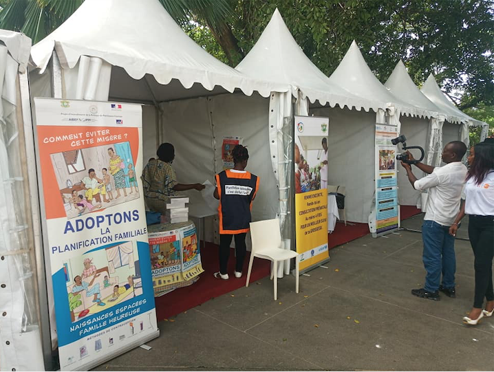 En marge du Dialogue National sur le Financement de la Santé en Côte d'ivoire qui se tient au sofitel hôtel ivoire, le village communautaire est ouvert ce jour Mercredi 17 Avril 2019 sur l'Esplanade de la Mairie de Cocody (hotel communal).