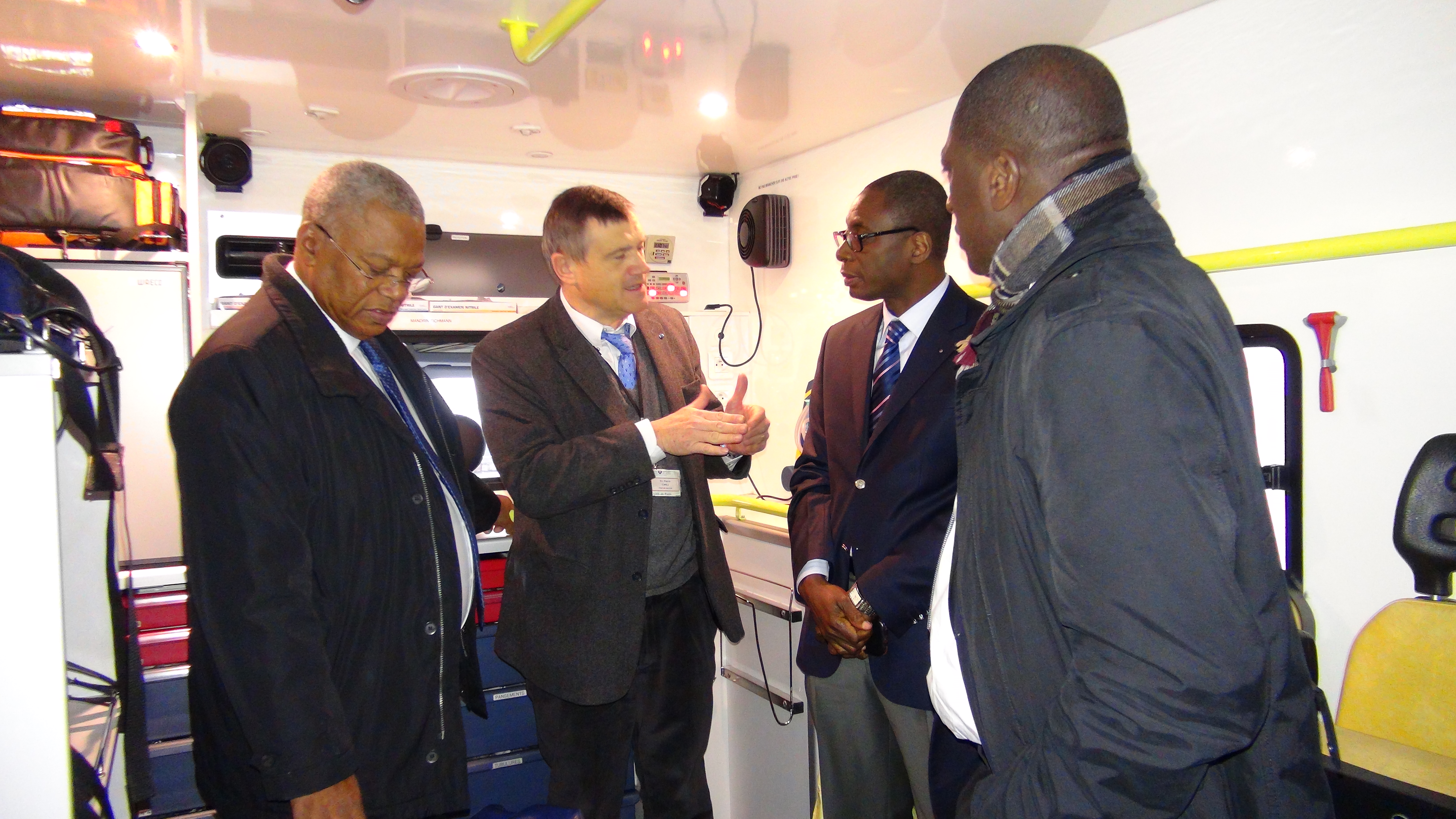 SANTE/MISSION OFFICIELLE DE MSLS A PARIS.



Le SAMU de Paris prêt à envoyer des formateurs en Ci