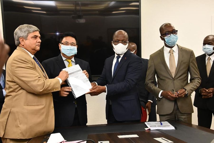 SIGNATURE DU CONTRAT RELATIF À L'ÉQUIPEMENT DE 123 ÉTABLISSEMENTS SANITAIRES. SIGNATURE DU CONTRAT RELATIF À L'ÉQUIPEMENT DE 123 ÉTABLISSEMENTS SANITAIRES.