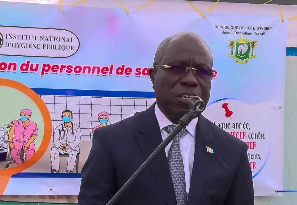 LANCEMENT DE LA CAMPAGNE NATIONALE DE VACCINATION DU PERSONNEL DE SANTÉ CONTRE LA GRIPPE SAISONNIÈRE LANCEMENT DE LA CAMPAGNE NATIONALE DE VACCINATION DU PERSONNEL DE SANTÉ CONTRE LA GRIPPE SAISONNIÈRE