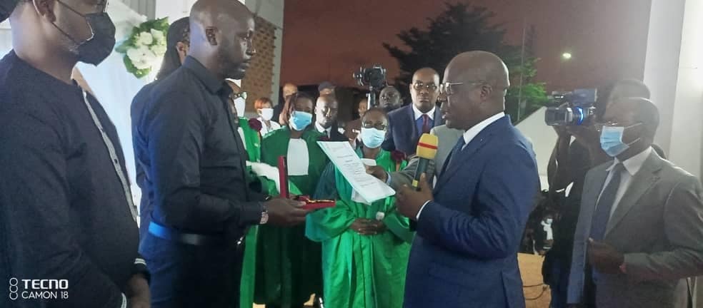 Le Ministre de la Santé, de l'Hygiène Publique et de la Couverture Maladie Universelle Mr. Pierre N’gou DIMBA a participé en cette soirée du jeudi 8 Septembre 2022 à la cérémonie d'hommage au défunt Professeur Émérite de Médecine Ehouo Florent Stanislas Adolphe sur l'esplanade de la présidence de l'université FHB d'Abidjan Cocody. Le Ministre de la Santé, de l'Hygiène Publique et de la Couverture Maladie Universelle Mr. Pierre N’gou DIMBA a participé en cette soirée du jeudi 8 Septembre 2022 à la cérémonie d'hommage au défunt Professeur Émérite de Médecine Ehouo Florent Stanislas Adolphe sur l'esplanade de la présidence de l'université FHB d'Abidjan Cocody.
