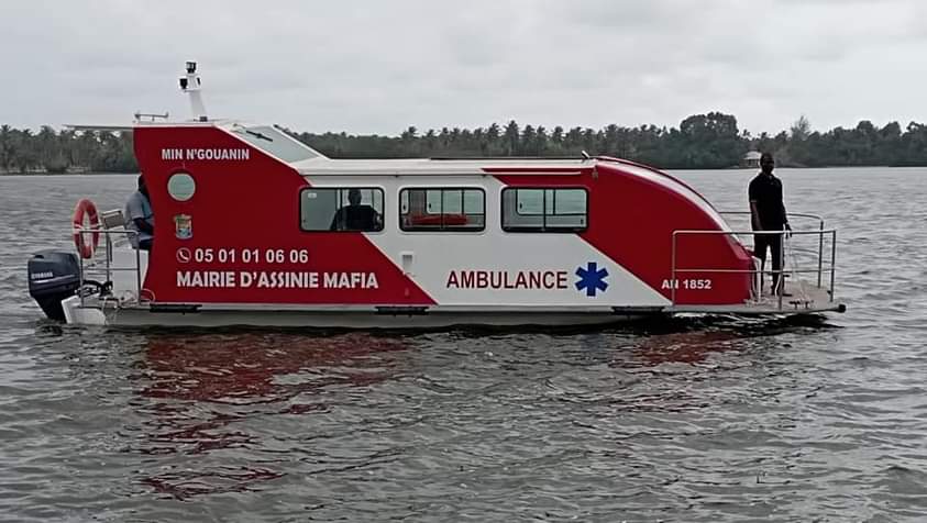 INEDIT /LE 1ER BATEAU AMBULANCE DE LA COTE D'IVOIRE INAUGURE A ASSINIE. INEDIT /LE 1ER BATEAU AMBULANCE DE LA COTE D'IVOIRE INAUGURE A ASSINIE.