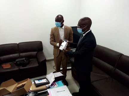 Remise de kits covid-19 au Ministère de la Santé, de l'Hygiène Publique et de la Couverture Maladie Universelle Remise de kits covid-19 au Ministère de la Santé, de l'Hygiène Publique et de la Couverture Maladie Universelle